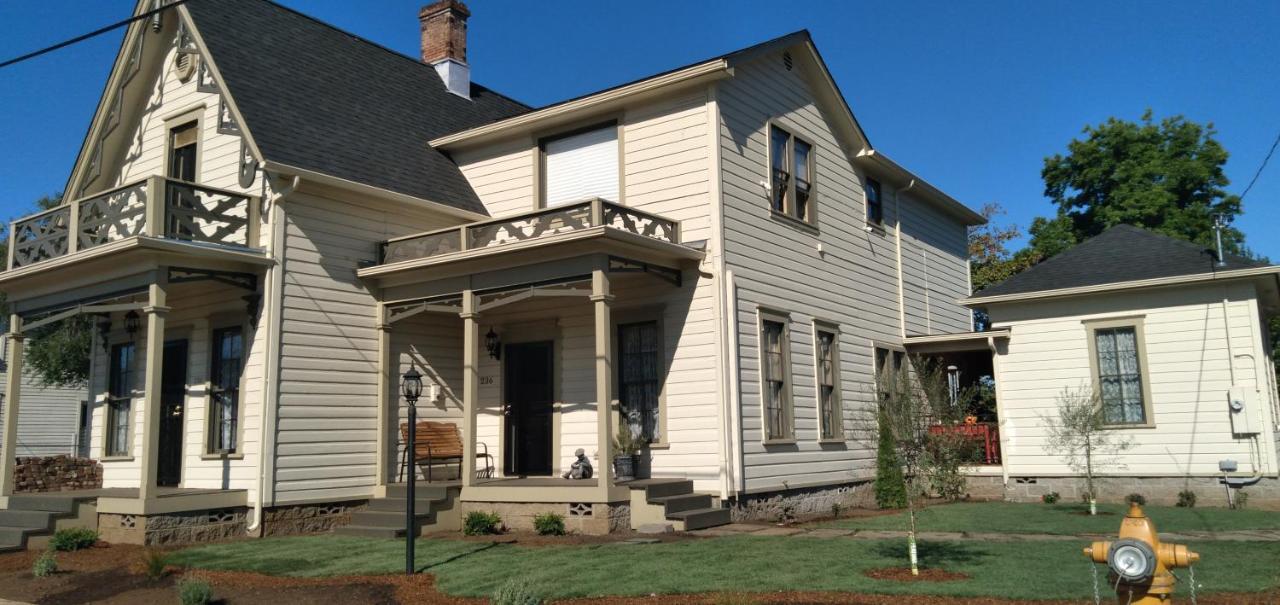 Historical John Rast House Circa 1875 Hotel Roseburg Exterior photo